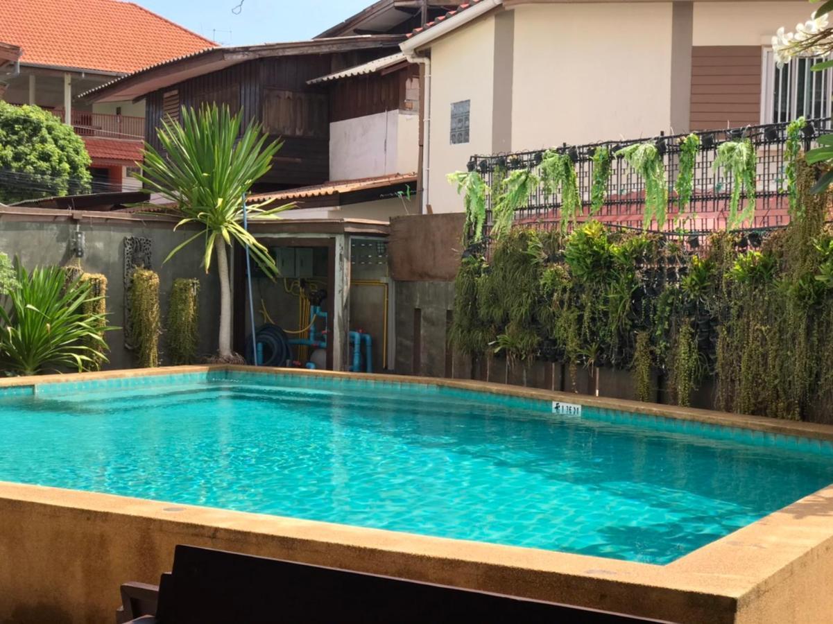 Teeraya Boutique Hostel Chiang Mai Buitenkant foto